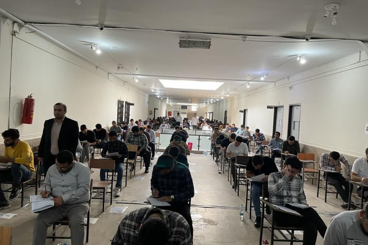 آزمون استخدامی بنیاد مسکن انقلاب اسلامی ایران در رشت برگزار شد.
